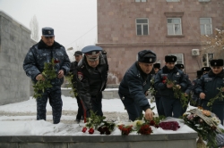 Հարգանքի տուրք Ту-154 ինքնաթիռի  զոհերի հիշատակին