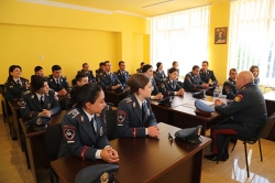 Դասը վարում է գեներալը