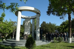 Հարգանքի տուրք ծառայողական պարտականությունները կատարելիս զոհված ոստիկանների հիշատակին 