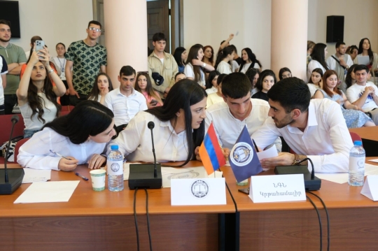 Կրթահամալիրի թիմը Բանավեճի միջբուհական առաջնությունում զբաղեցրեց երկրորդ պատվավոր հորիզոնականը